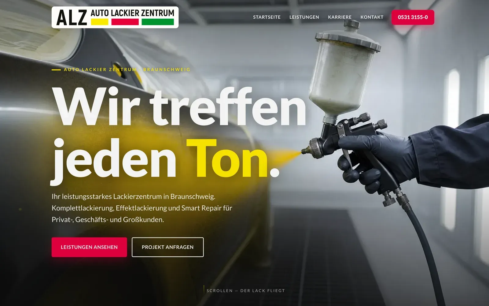 Startseite des Auto Lackier Zentrums mit Lackierpistole im Großformat und der Headline „Wir treffen jeden Ton"