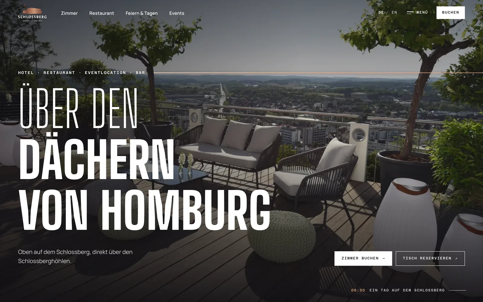 Startseite des Schlossberg Hotels Homburg mit der Panoramaterrasse über der Stadt und der Headline „Über den Dächern von Homburg"